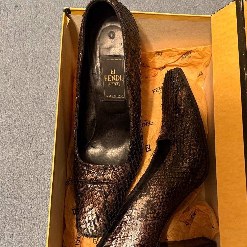Fendi Snakeskin Real Python Brown Pumps Size 6 - image 2
